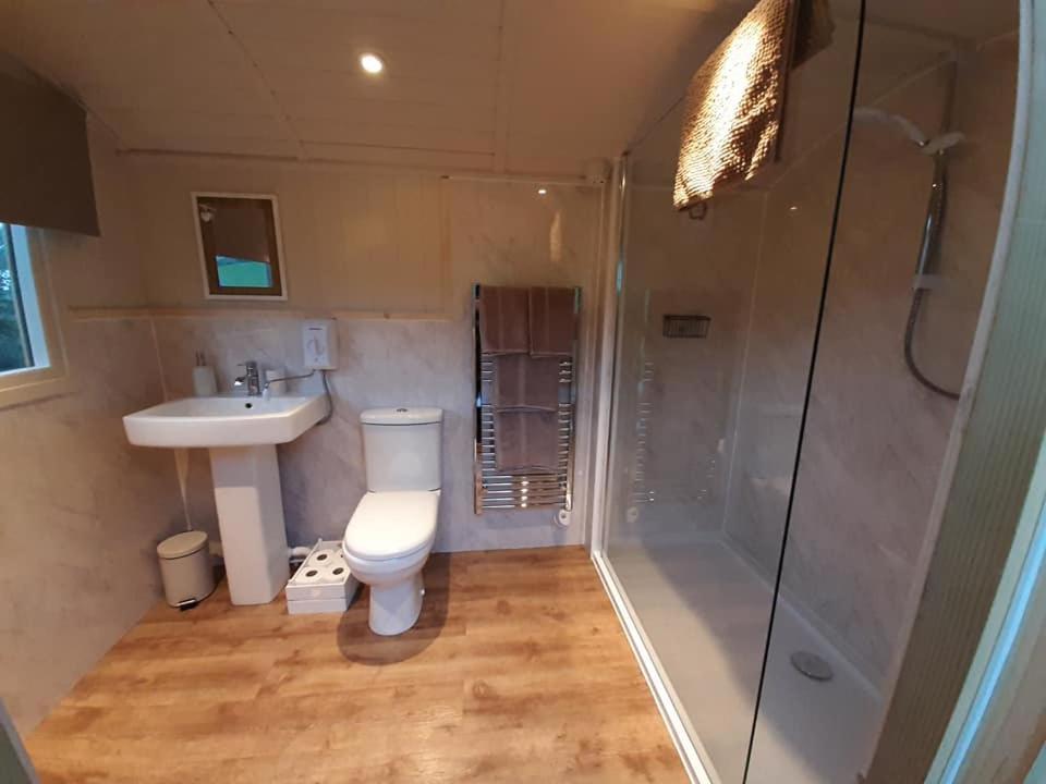 Ewe Retreat Shepherds Hut Херфорд Екстериор снимка